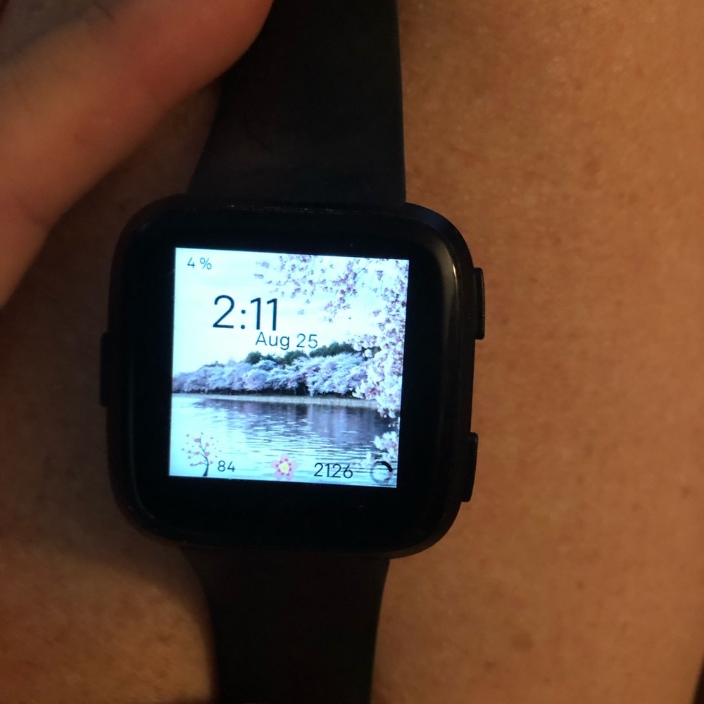 Fitbit Versa - Picture 2 of 8